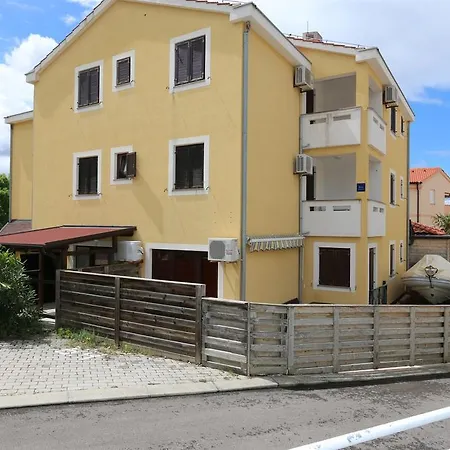 Apartment Bensak *